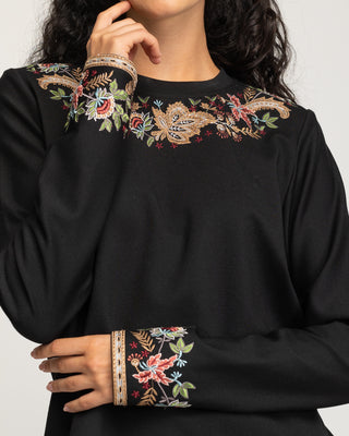 Camisa negra bordados Caprise