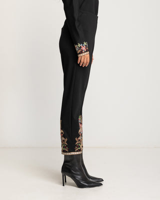 Pantalón flores bordadas Caprise