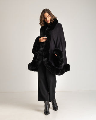 Poncho negro Irina