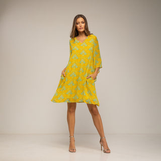 Vestido corto con cuello pico y manga amplia