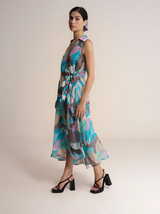 Vestido midi con solapa y escote pico cruzado