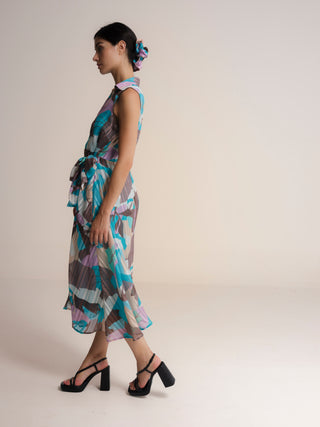 Vestido midi con solapa y escote pico cruzado