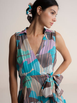 Vestido midi con solapa y escote pico cruzado
