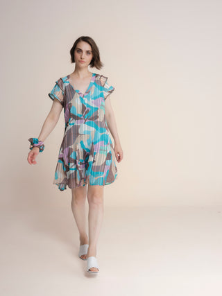 Vestido corto con cuello pico y manga corta