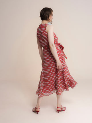 Vestido midi con cuello redondo y escote pico