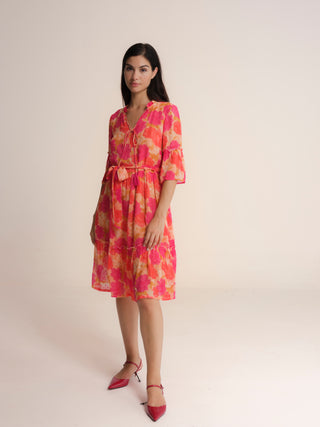 Vestido corto con cuello pico manga amplia