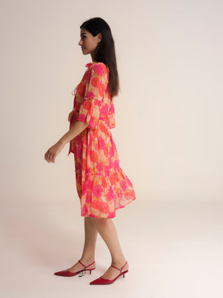 Vestido corto con cuello pico manga amplia
