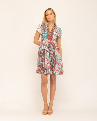 Vestido corto con cuello solapa y escote pico