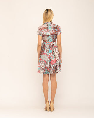 Vestido corto con cuello solapa y escote pico