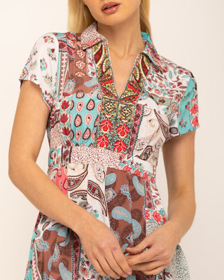 Vestido corto con cuello solapa y escote pico