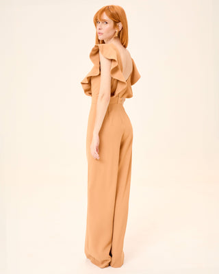 Mono de mujer elegante de corte recto