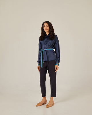 Blusa oversize con cuello y manga larga