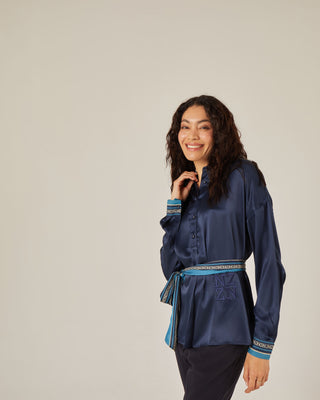 Blusa oversize con cuello y manga larga