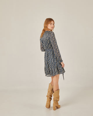 Vestido corto con volante manga larga
