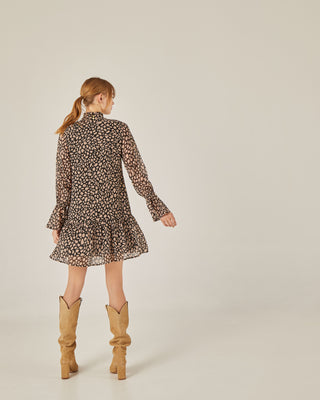 Vestido corto con volante