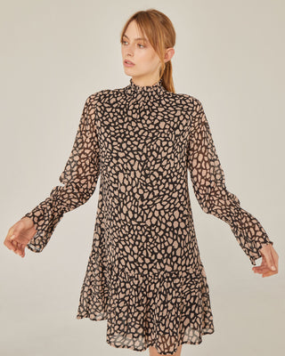 Vestido corto con volante