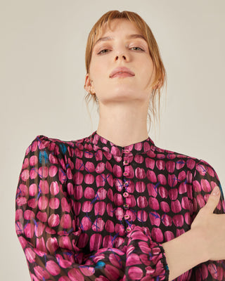 Vestido corto de cuello redondo y manga larga