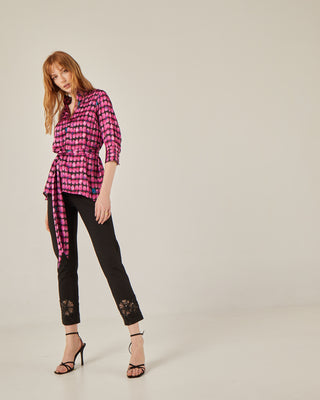 Blusa de cuello mao y cinturón lazada