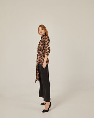 Blusa de cuello mao y cinturón lazada