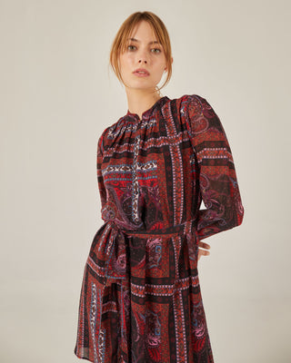 Vestido corto con botones y nido de abeja