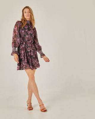 Vestido corto evasé con nido de abeja