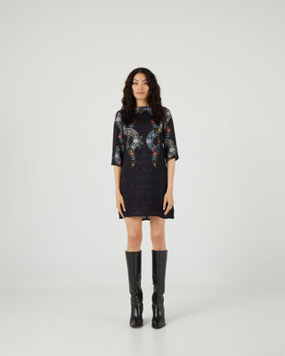 Vestido mini negro cuello redondo y paisley print