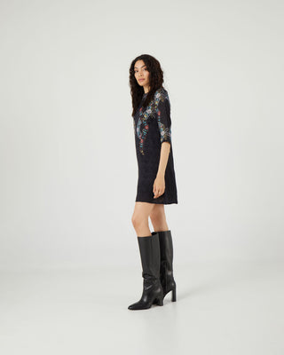 Vestido mini negro cuello redondo y paisley print