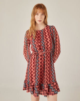 Vestido corto de cuello redondo con volante