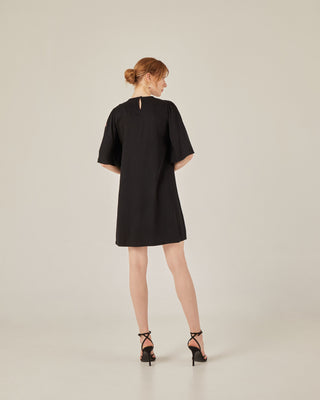 Vestido corto con bordado floral