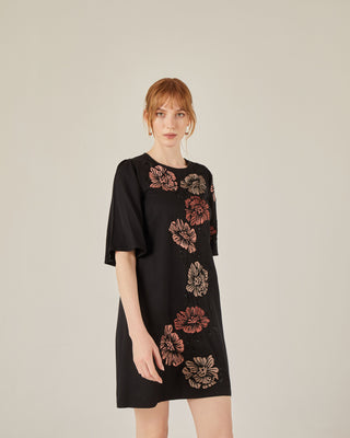 Vestido corto con bordado floral