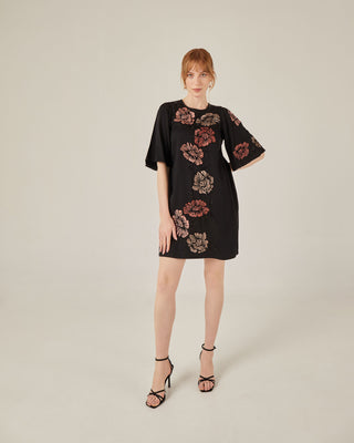 Vestido corto con bordado floral