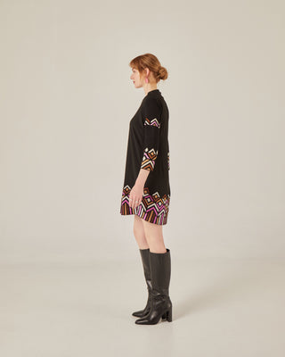 Vestido corto con bordado zig zag