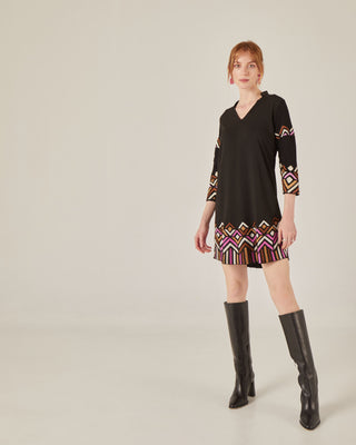 Vestido corto con bordado zig zag