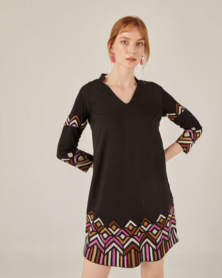 Vestido corto con bordado zig zag