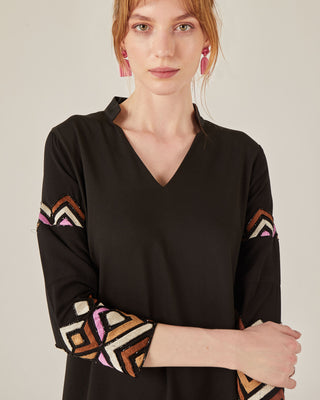 Vestido corto con bordado zig zag