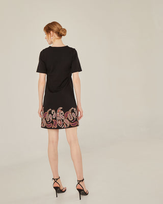 Vestido corto con bordado
