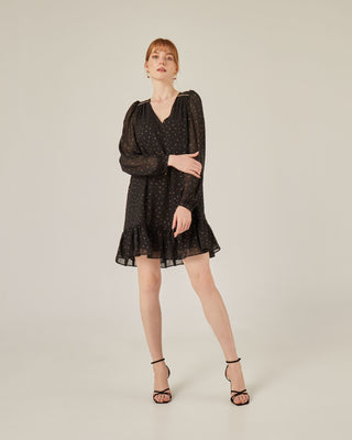 Vestido corto con volante y goma metálica lurex