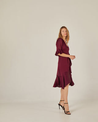 Vestido midi cruzado con volante