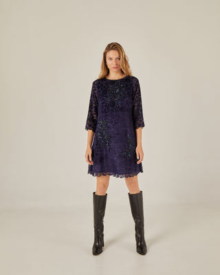 Vestido corto evasé con pedrería