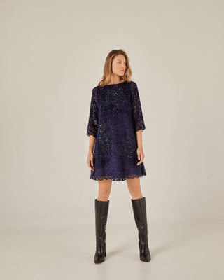 Vestido corto evasé con pedrería