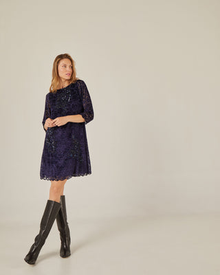 Vestido corto evasé con pedrería