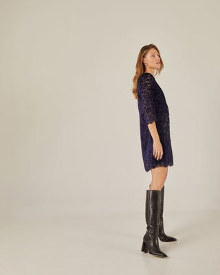 Vestido corto evasé con pedrería