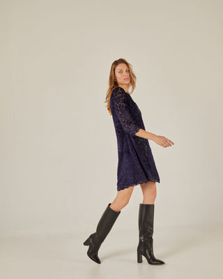 Vestido corto evasé con pedrería