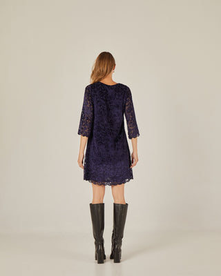 Vestido corto evasé con pedrería