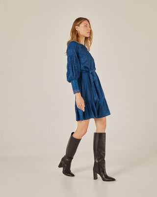 Vestido corto con volante y botones