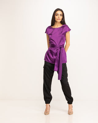Blusa con cortes y fajín