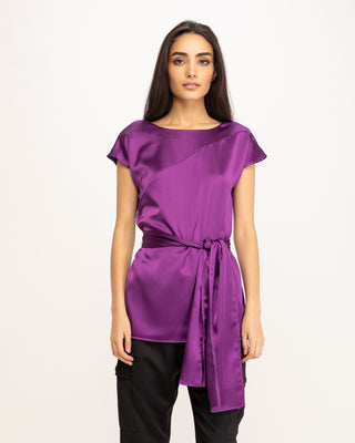 Blusa con cortes y fajín