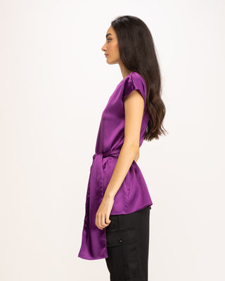 Blusa con cortes y fajín