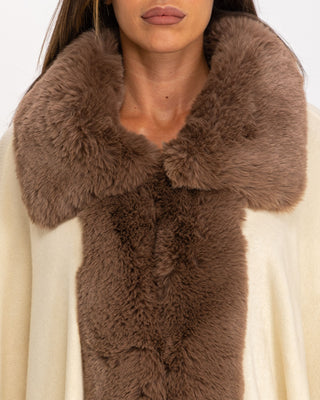 Poncho con capa