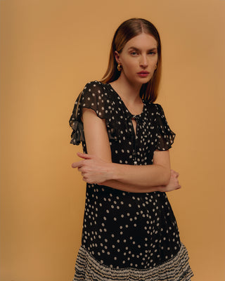 Vestido corto volantes y estampados combinados